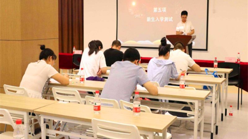 建造师考试培训费用通常由以下几部分构成：