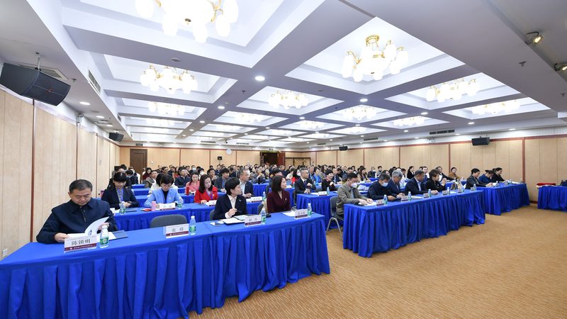 线下面授教学适合希望与教师面对面交流、互动的学员。这种教学方式适合以下场景：