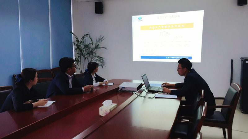 叉车安全操作规范：厂家培训的重要性与实施要点