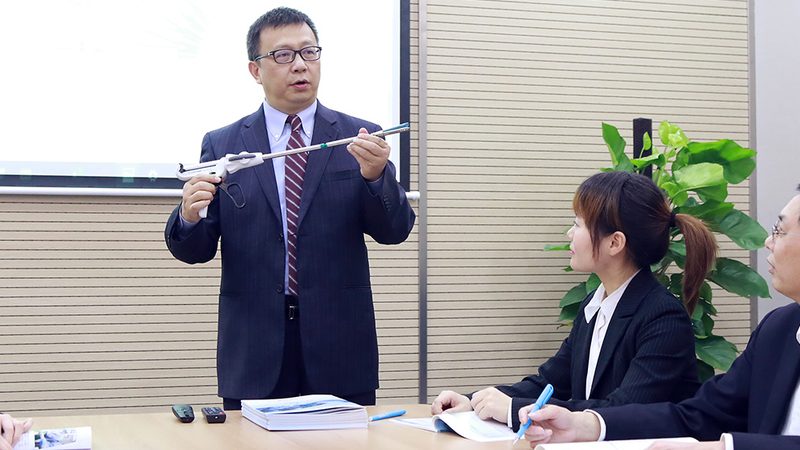 PLC编程入门与电工技能升级：关键要素解析