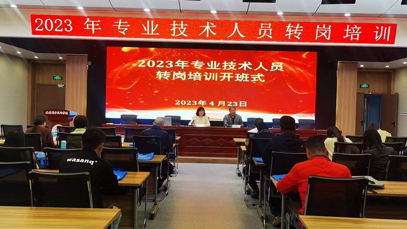 在选择建造师培训机构时，除了关注报名流程的便捷性，还应考察机构的资质与师资力量：